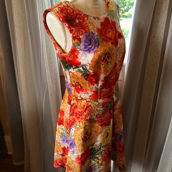 Floral Dress with Pockets!  🎀 - Picture 3 of 5